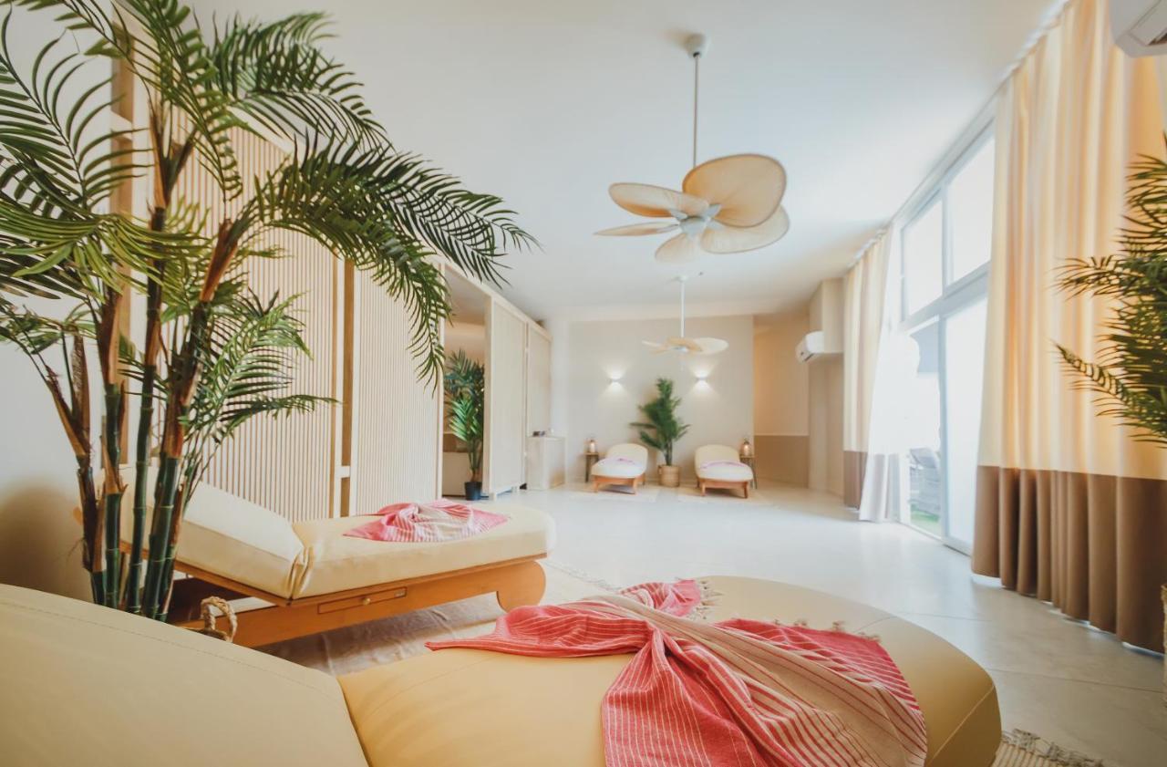 Luxury Sea View Two Bedroom Apartment In Caesar Resort & Spa, Long Beach Perivolia tou Trikomou Exterior photo